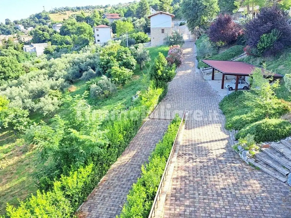 Villa plurifamiliare, buono stato, 432 m², Centro, Bomba - foto 2