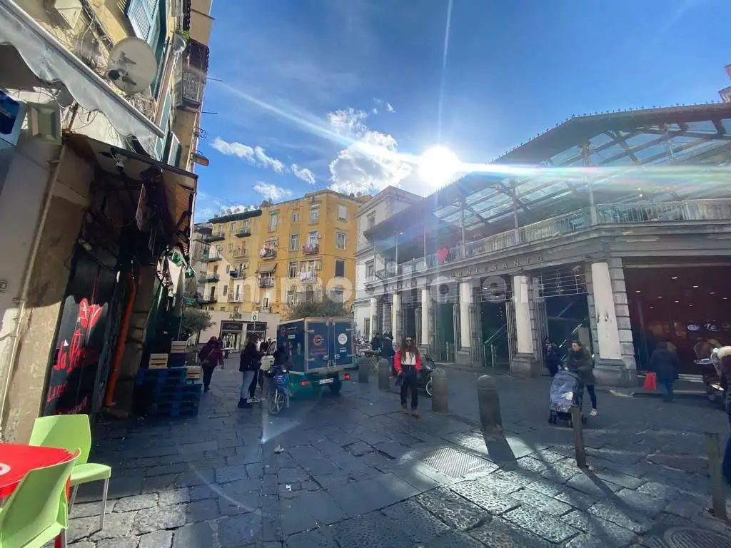 Appartamento in vendita a Napoli