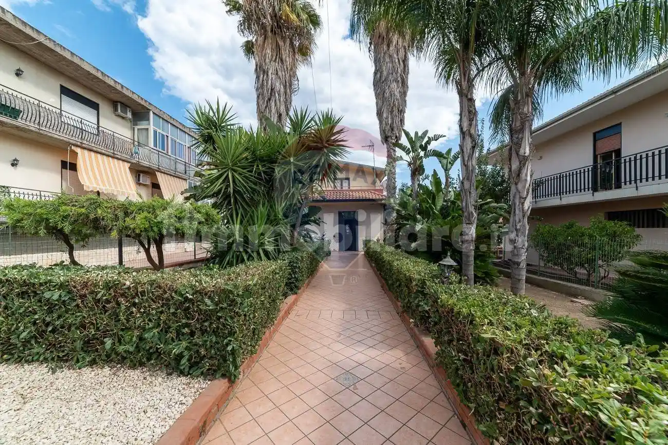 Villa unifamiliare via Dei Platani 30/A, Palermo - Indipendenza, Catania - foto 2