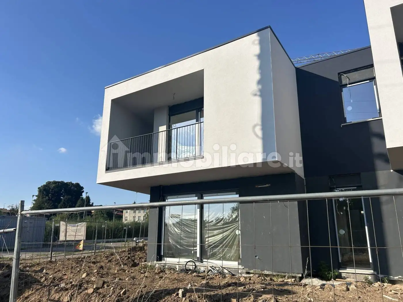 Villa in vendita a Uggiate con Ronago