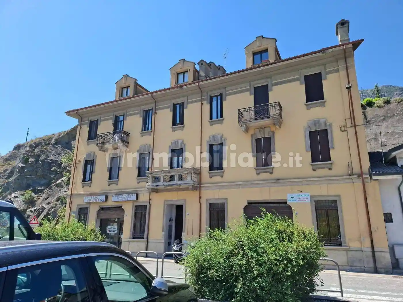 Trilocale via Martiri della Libertà 16, Centro, Chatillon - foto 2