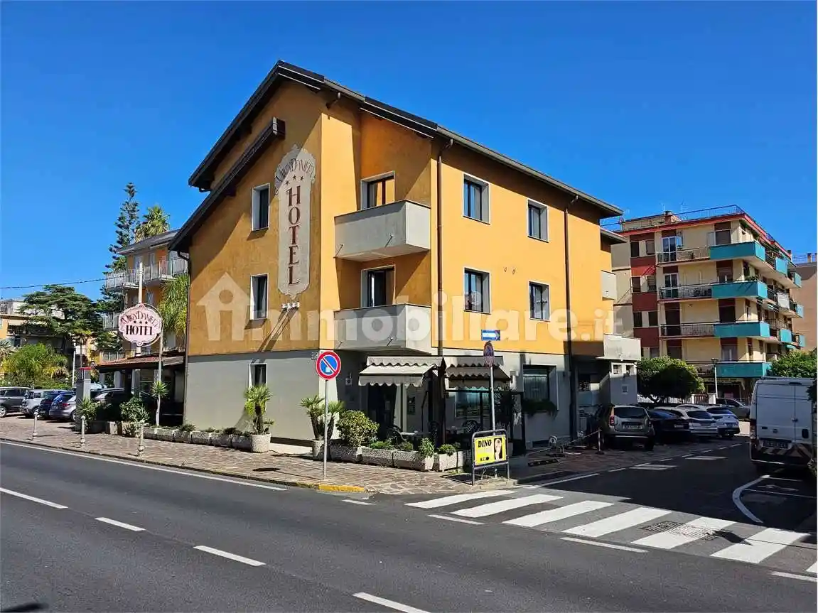 Palazzo - Edificio in vendita a San Bartolomeo al Mare