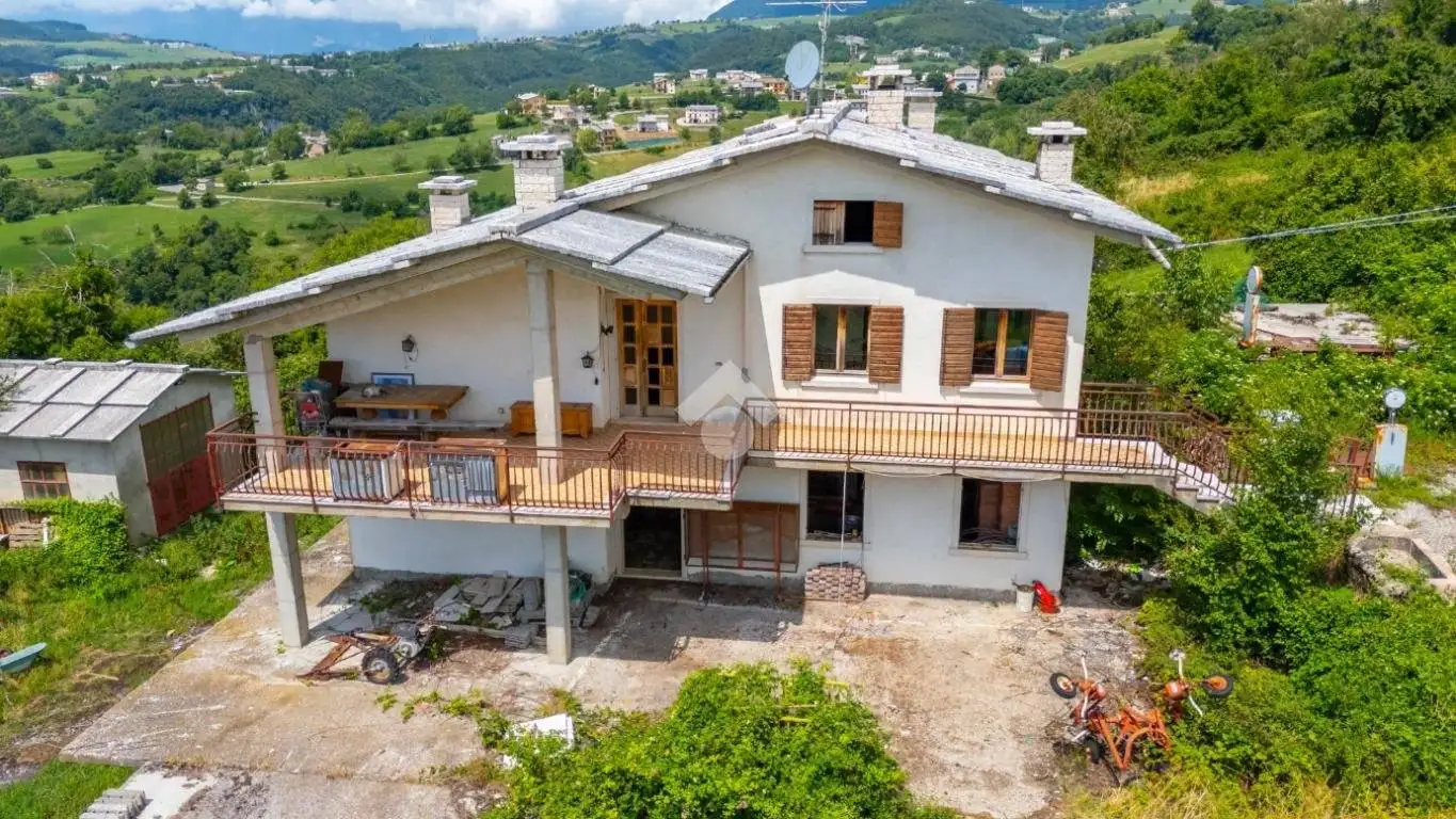 Villa in vendita a Erbezzo