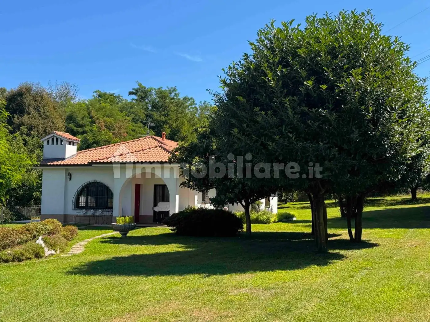 Villa in affitto a Bardello con Malgesso e Bregano