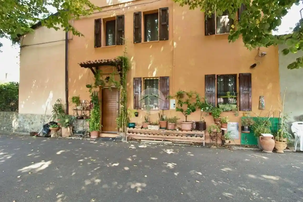 Rustico - Casale in vendita a Montechiarugolo