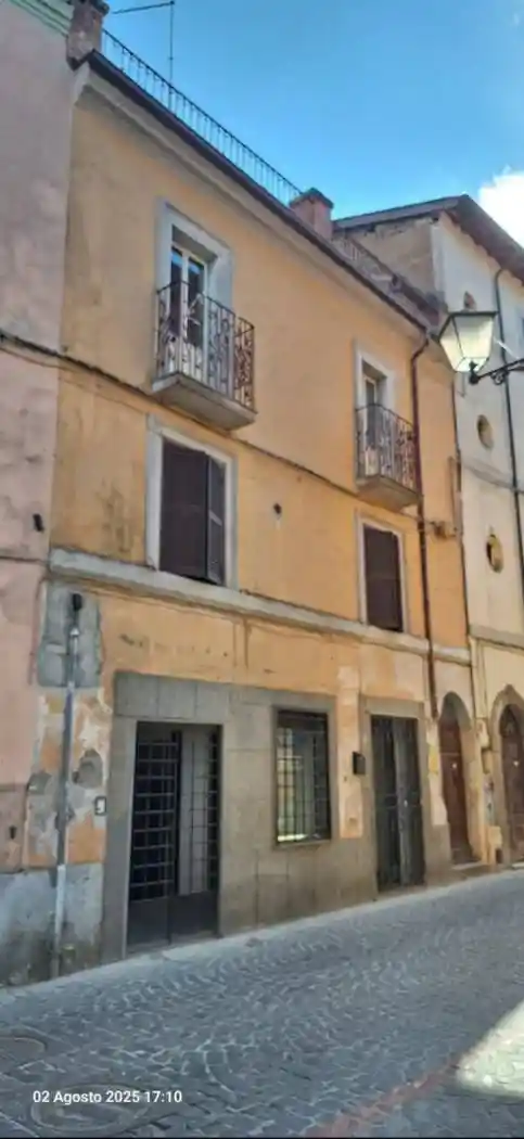 Palazzo - Edificio in vendita a Sutri