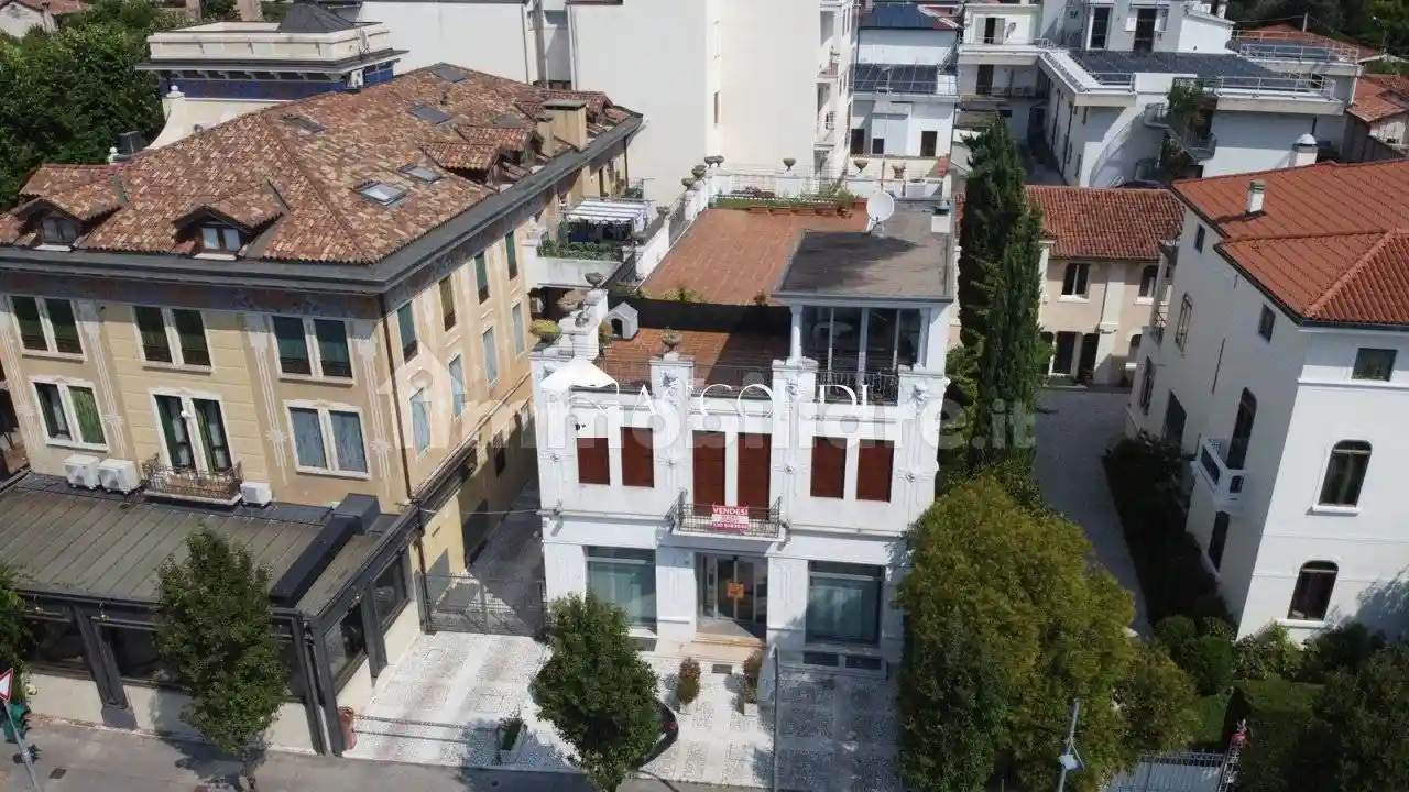 Palazzo - Edificio in vendita a Bassano del Grappa