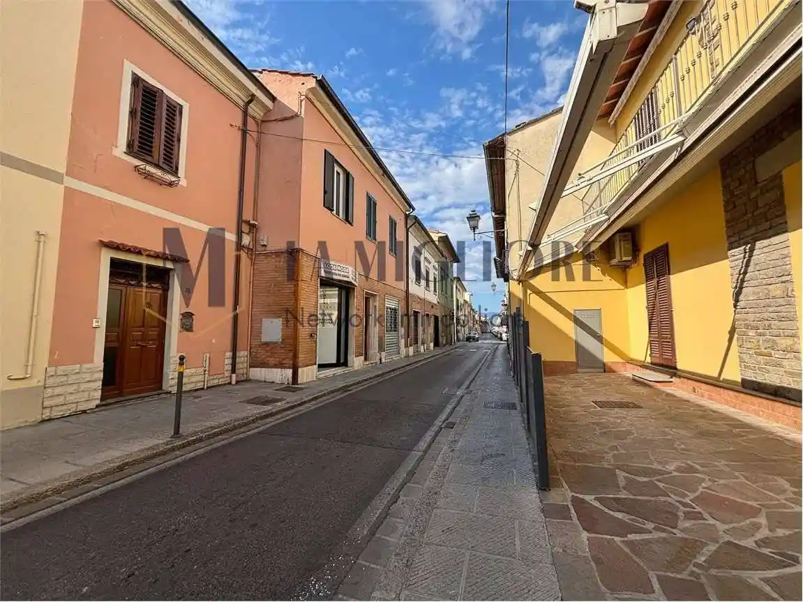 Palazzo - Edificio in vendita a Prato