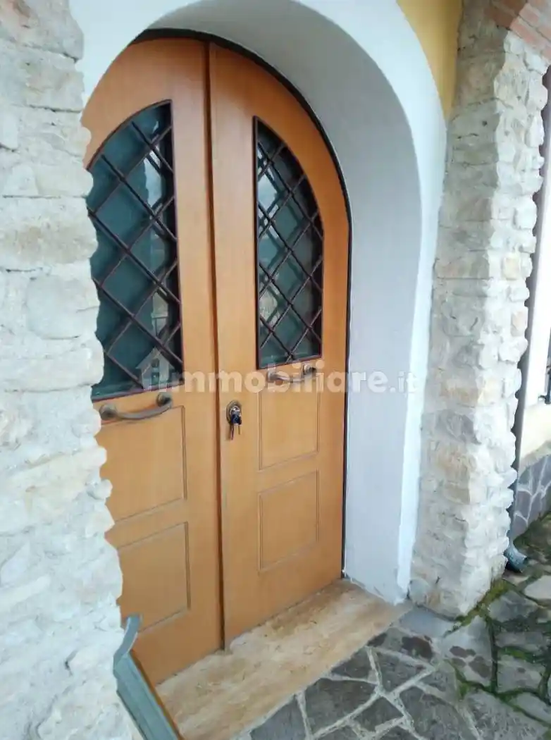 Casa indipendente in vendita a Fara in Sabina
