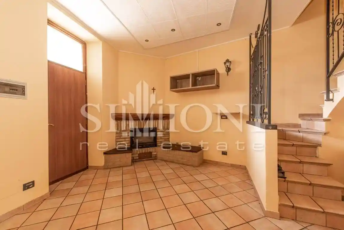 Trilocale buono stato, su più livelli, Cartabbia, Varese - foto 2