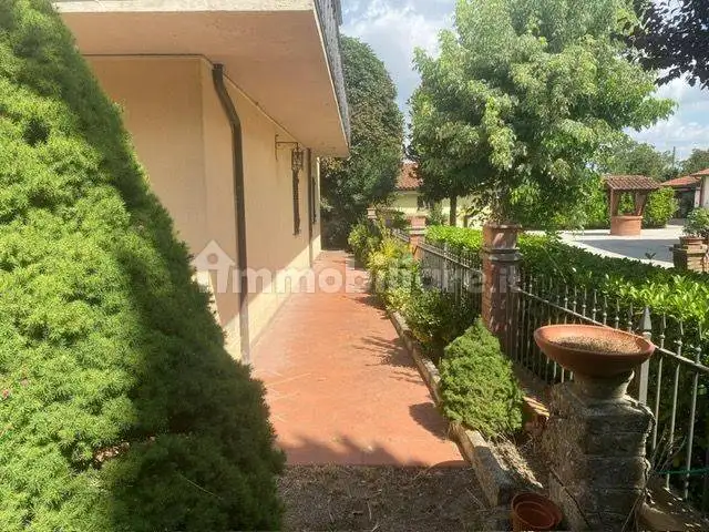 Casa indipendente in vendita a Arezzo