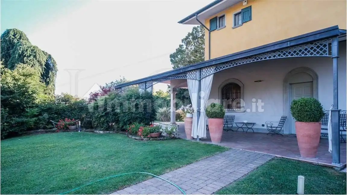 Villa in vendita a Maclodio