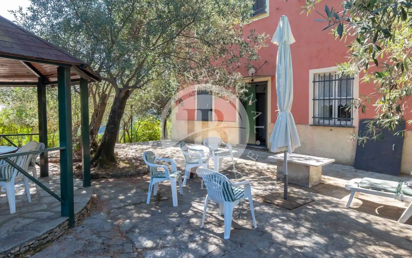 Villa in vendita a Avegno