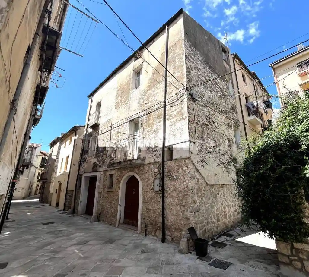 Palazzo - Edificio in vendita a Fondi