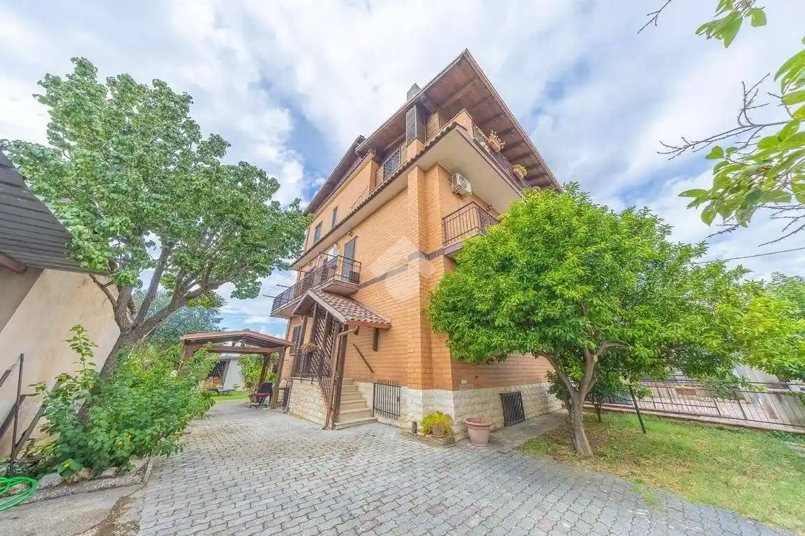 Rustico - Casale in vendita a Roma