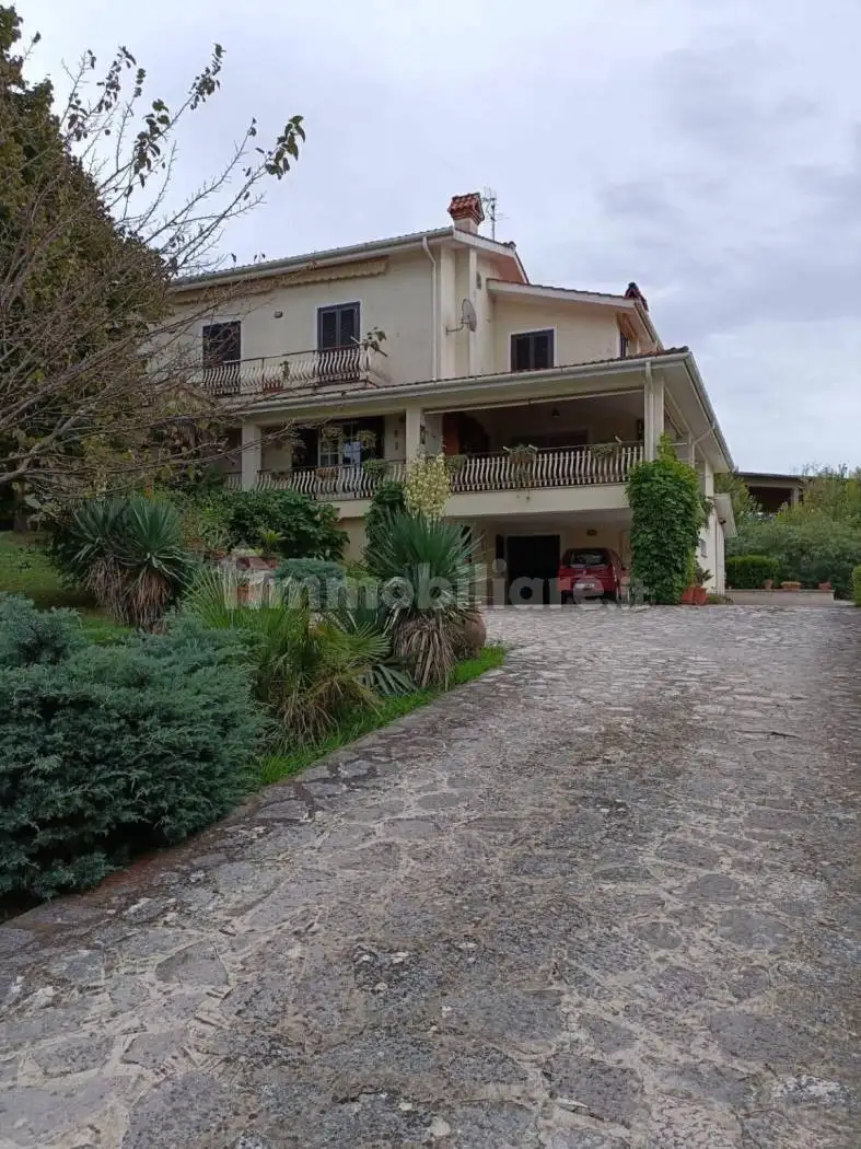 Villa in vendita a Cervaro