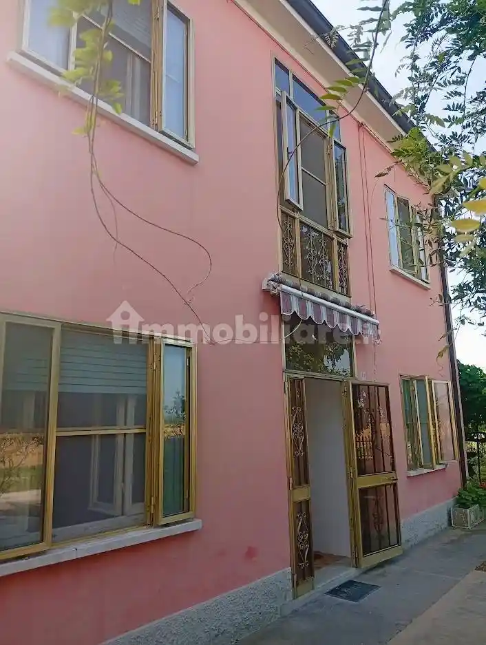 Terratetto unifamiliare 164 m², da ristrutturare, Pontelagoscuro, Ferrara - foto 4