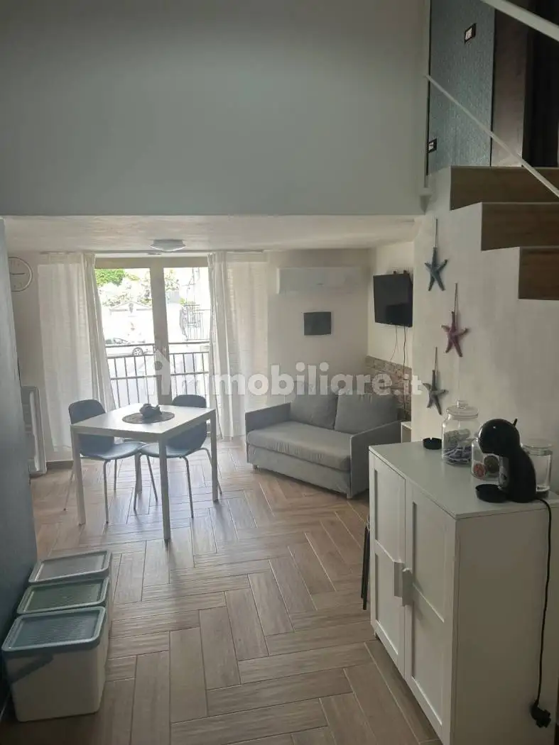 Appartamento in affitto a Paola