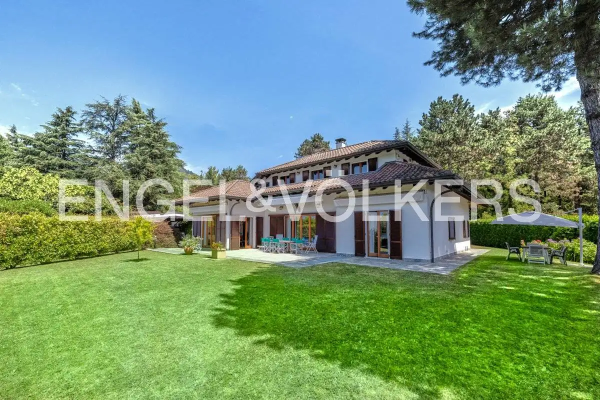 Villa in vendita a Luvinate