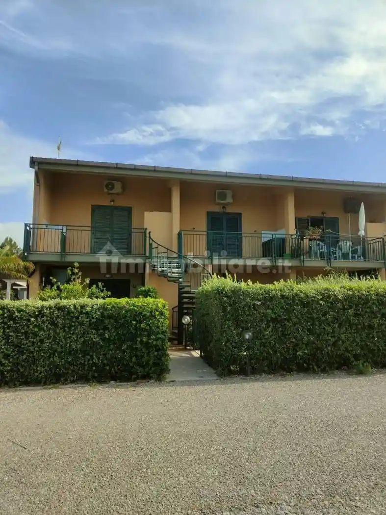 Appartamento in vendita a Campofelice di Roccella