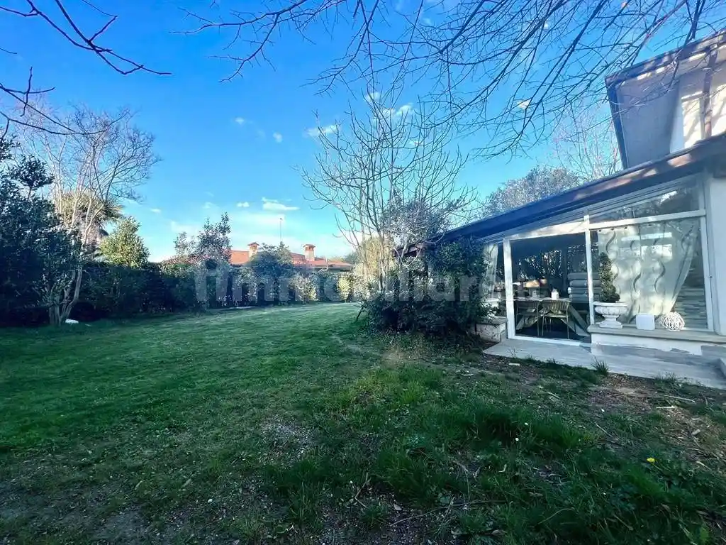 Villa in vendita a Padenghe sul Garda
