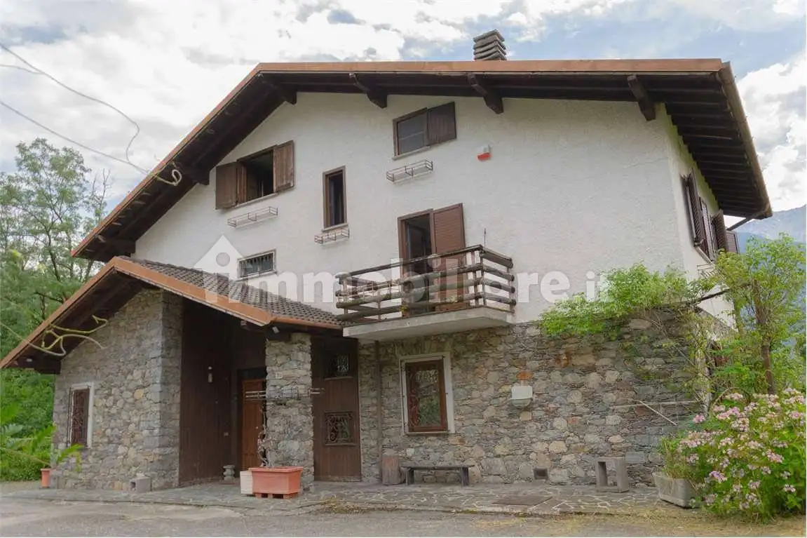 Villa in vendita a Poggiridenti