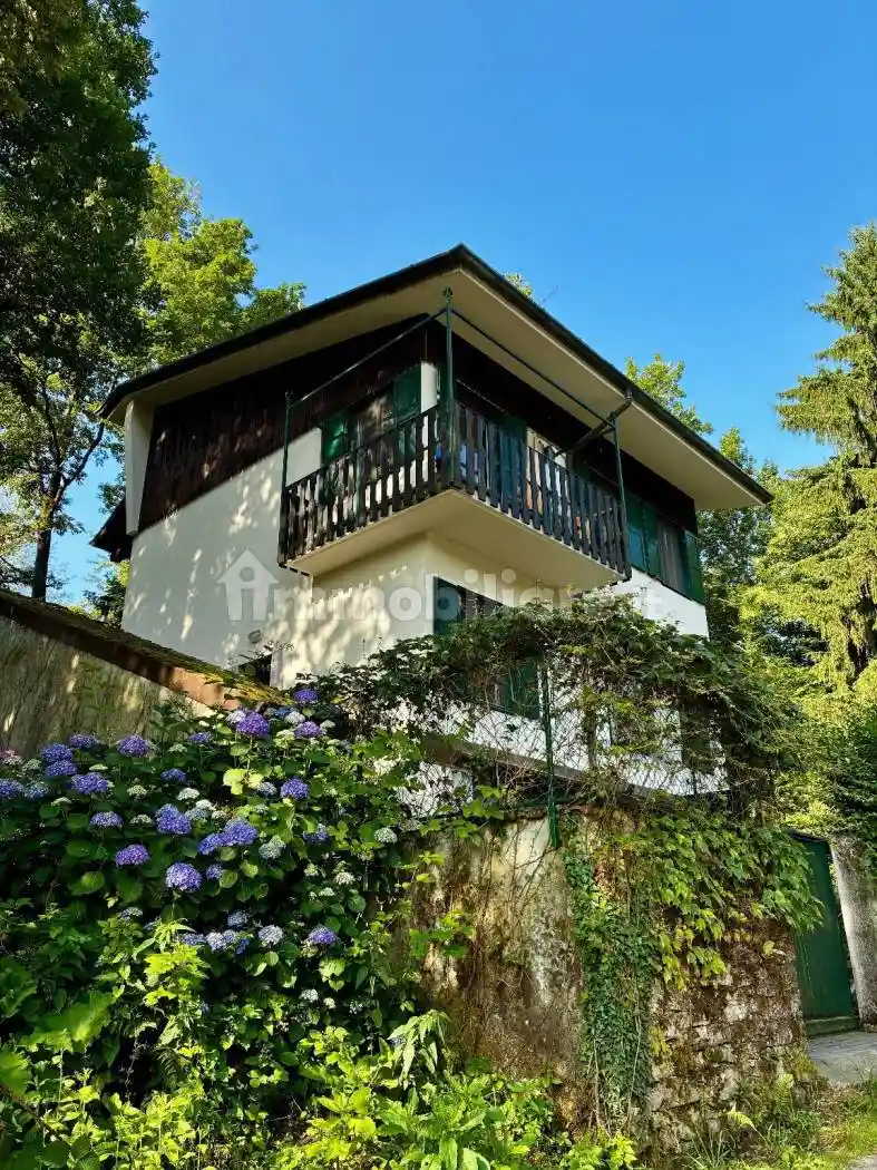 Villa in vendita a Capiago Intimiano