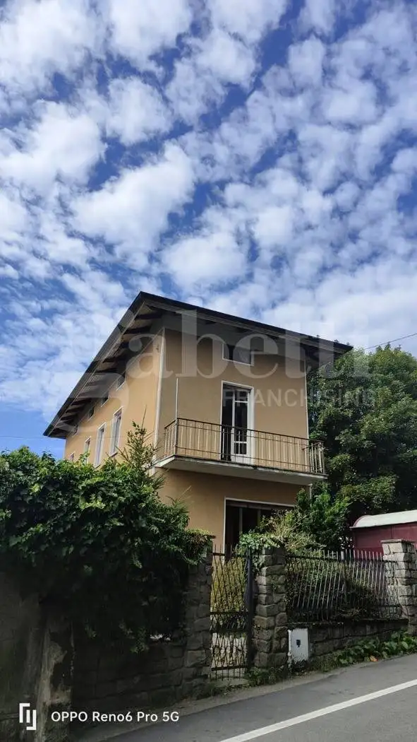 Casa indipendente in vendita a Biella