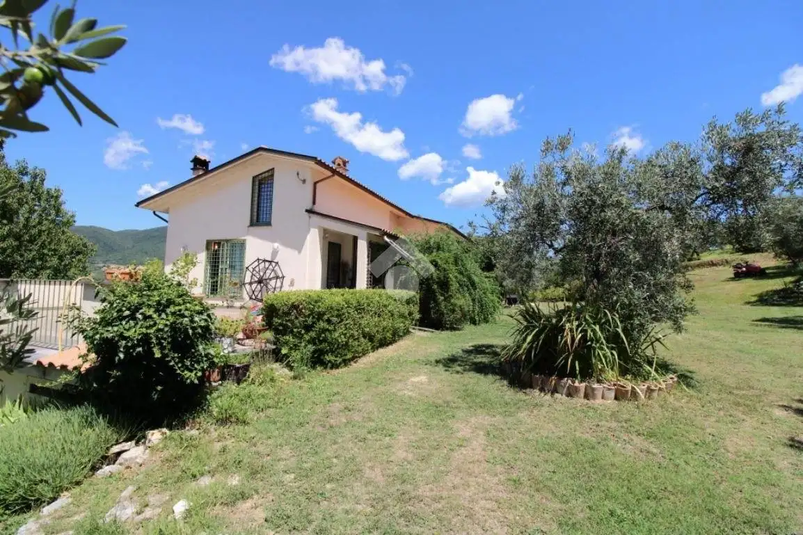 Villa in vendita a Mompeo