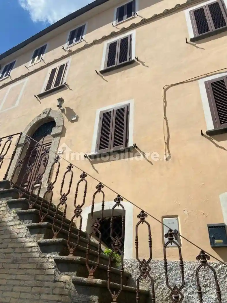 Palazzo - Edificio in vendita a Bolsena