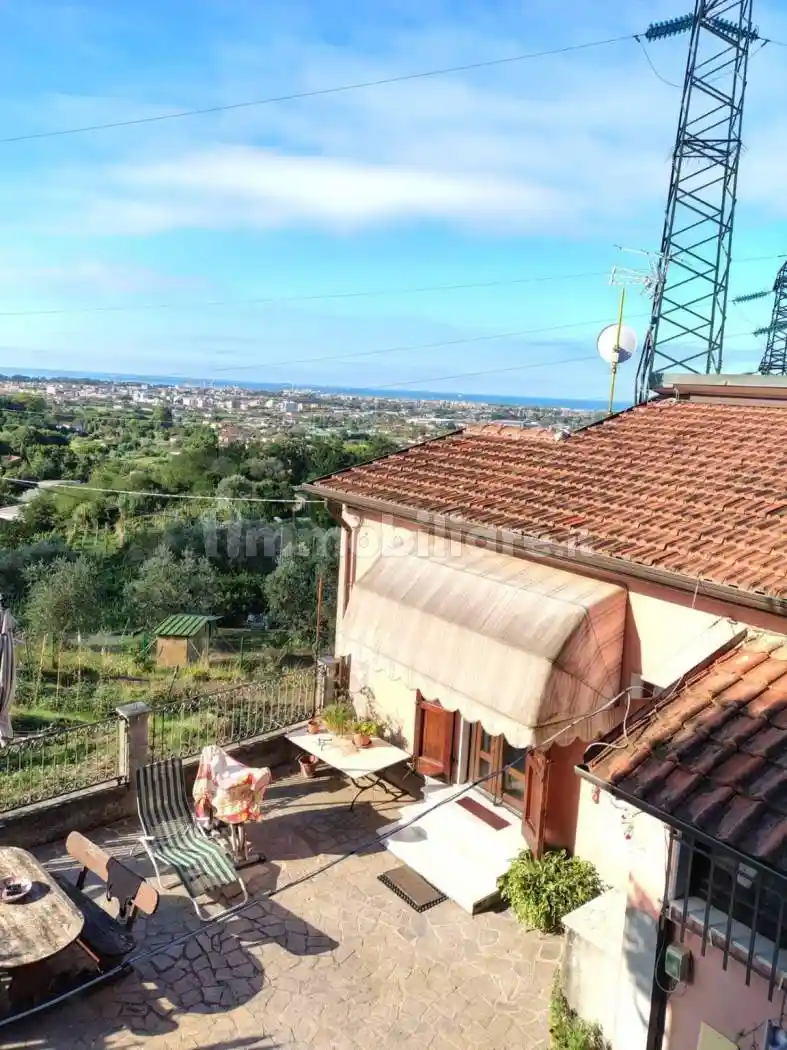 Casa indipendente in vendita a Carrara