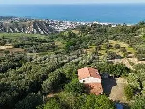 Rustico - Casale in vendita a Roseto degli Abruzzi