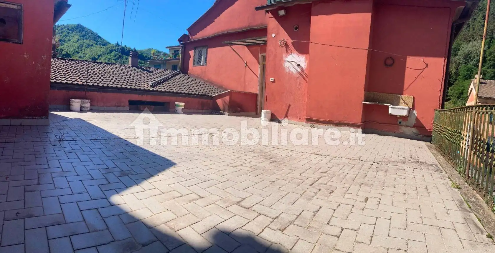 Appartamento in vendita a Borzonasca