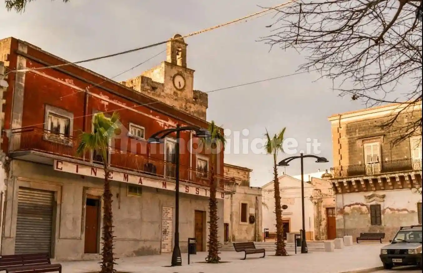 Palazzo - Edificio in vendita a Lizzano