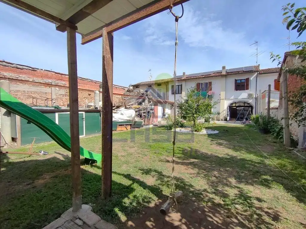 Terratetto unifamiliare piazza Gramsci cm, Centro, Canneto sull'Oglio - foto 2