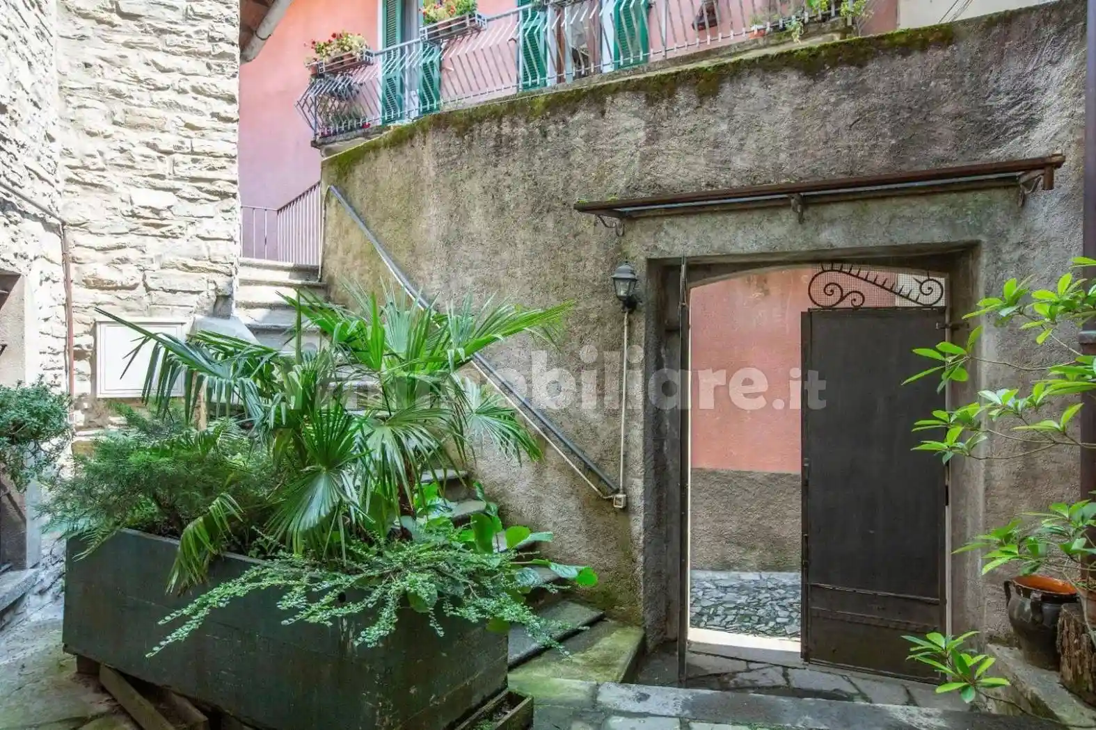 Appartamento in affitto a Faggeto Lario