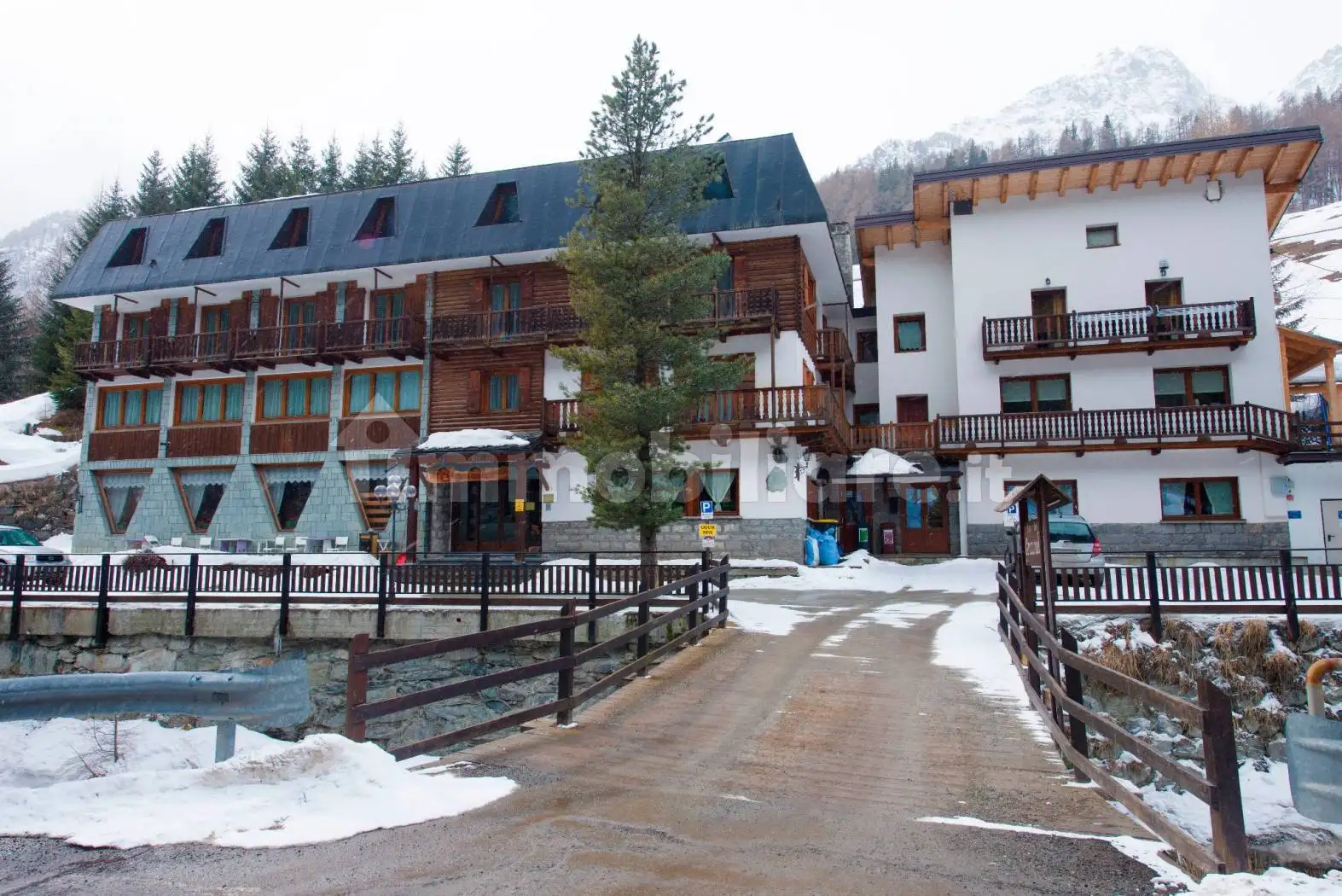 Palazzo - Edificio in vendita a Ayas