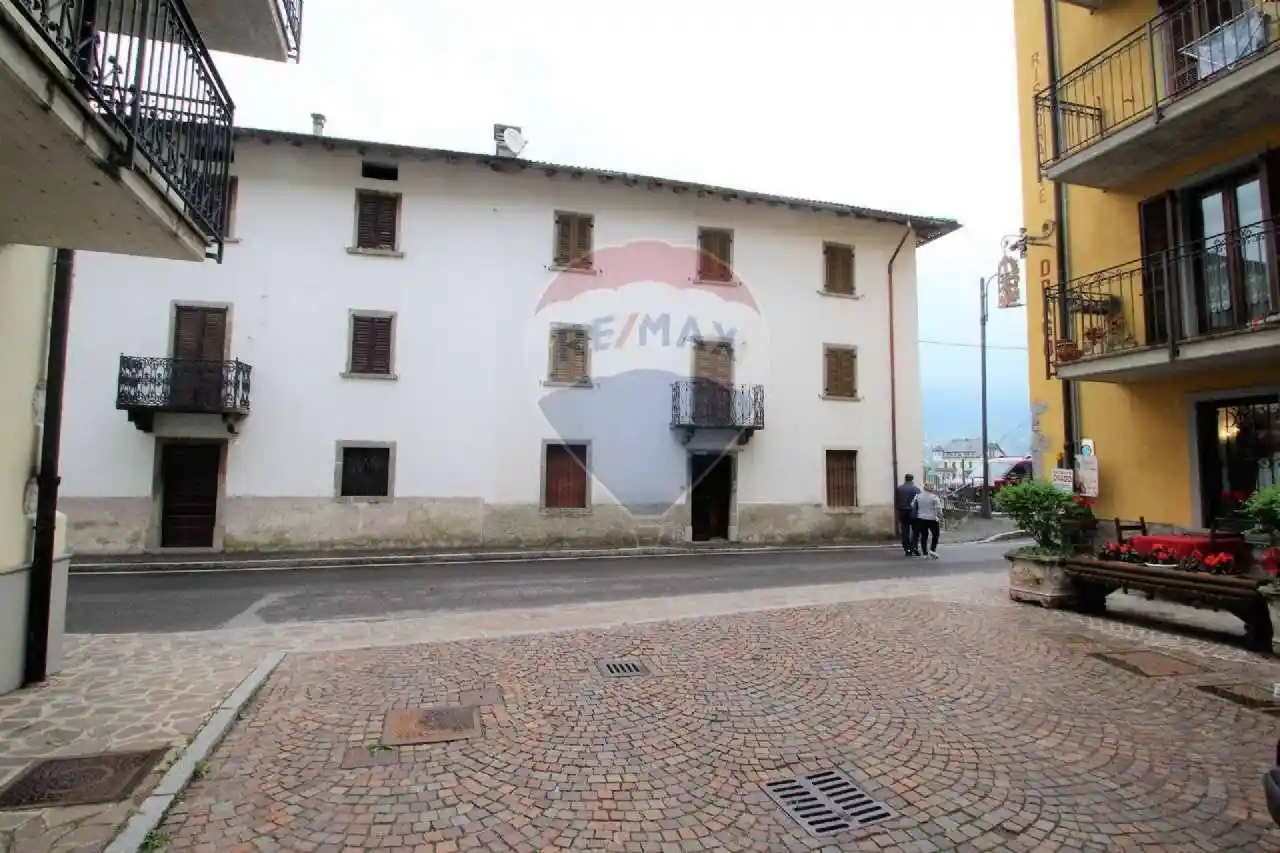 Casa indipendente in vendita a Oltre il Colle
