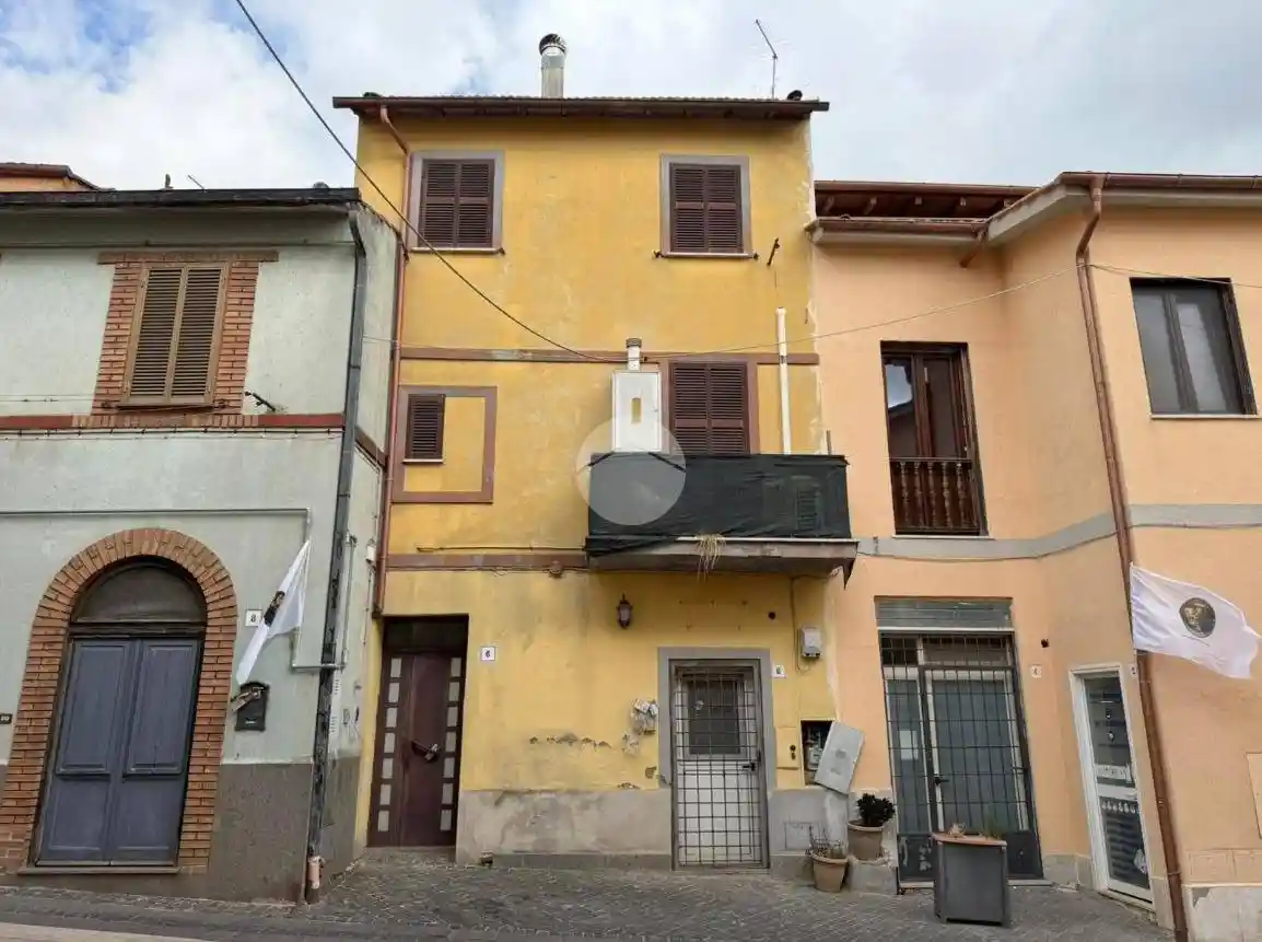 Palazzo - Edificio in vendita a Monterosi