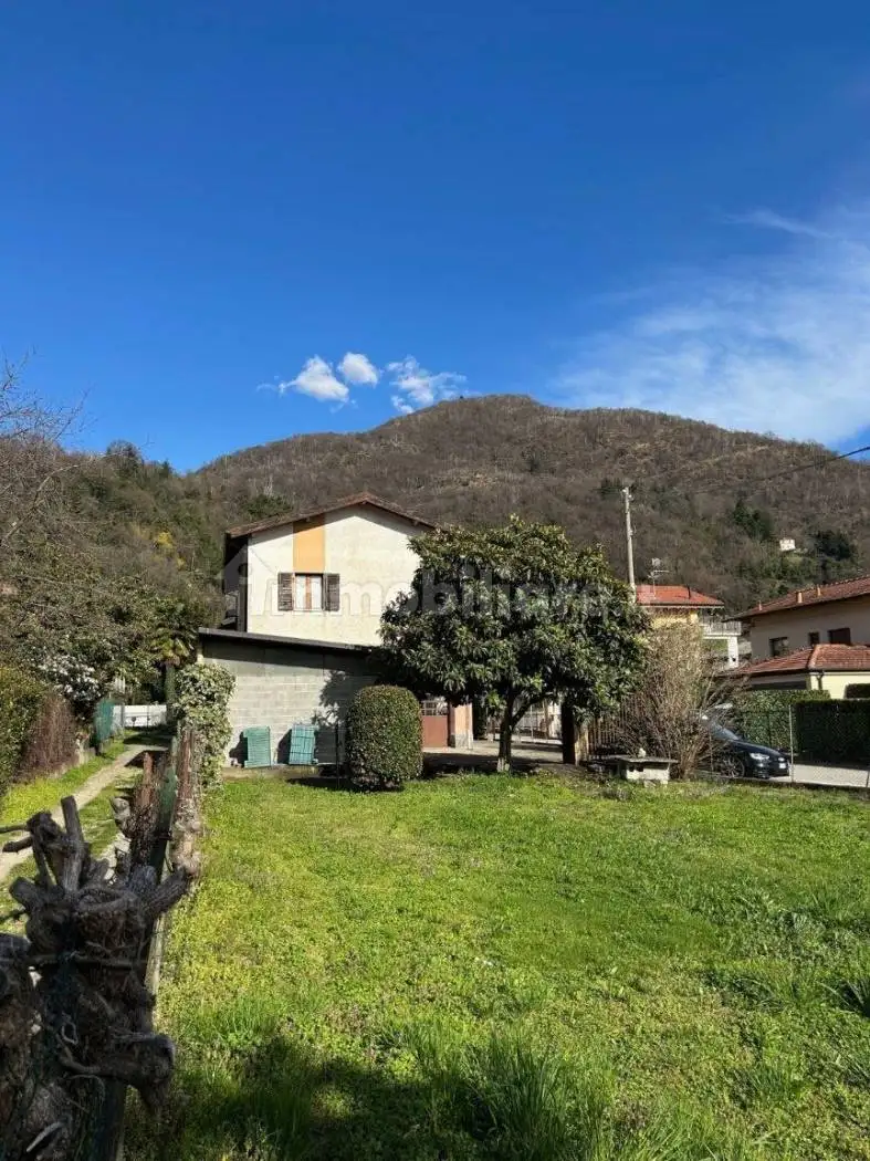 Villa in vendita a Maccagno con Pino e Veddasca
