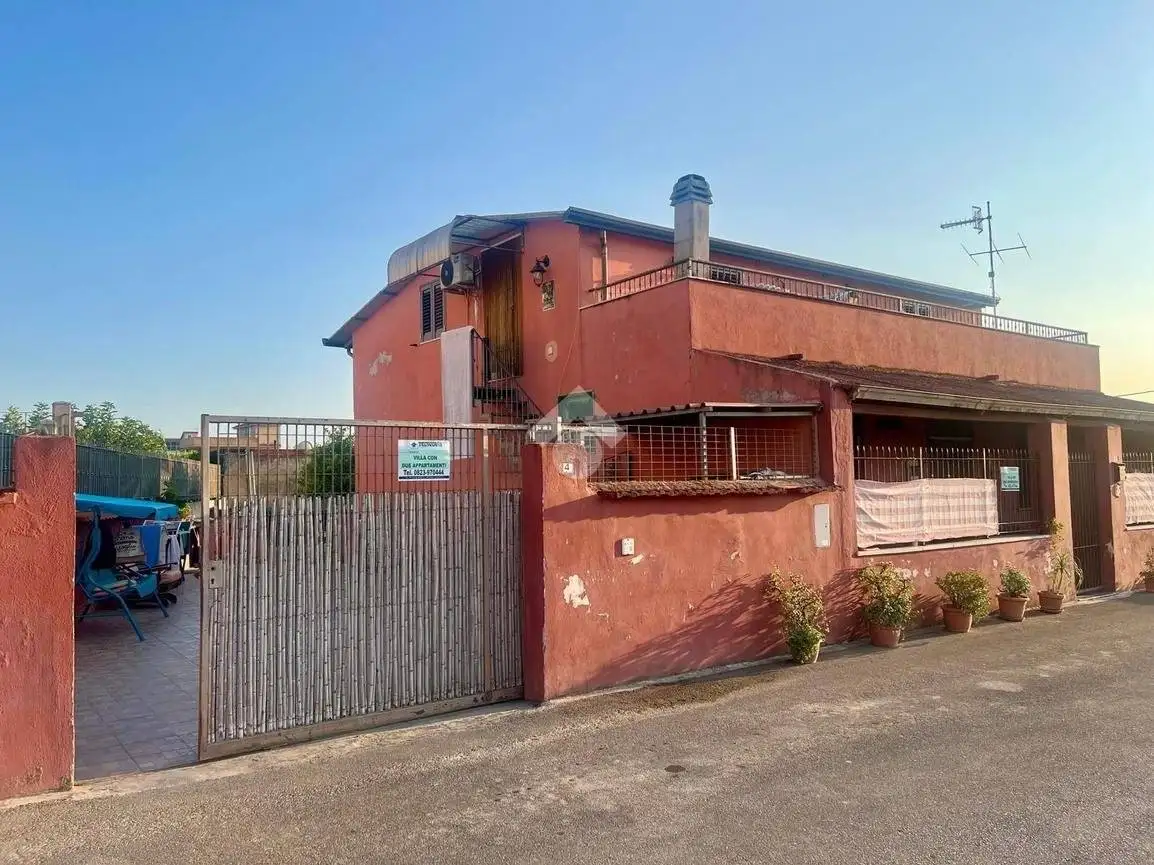 Casa indipendente in vendita a Mondragone