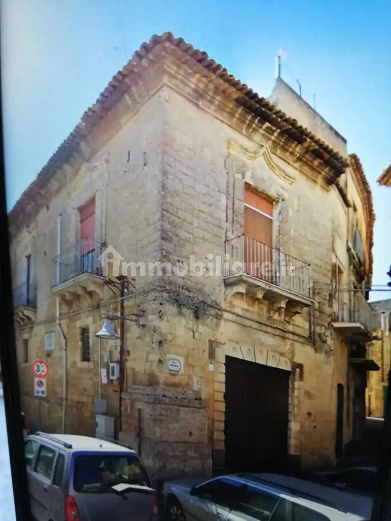 Palazzo - Edificio in vendita a Mineo