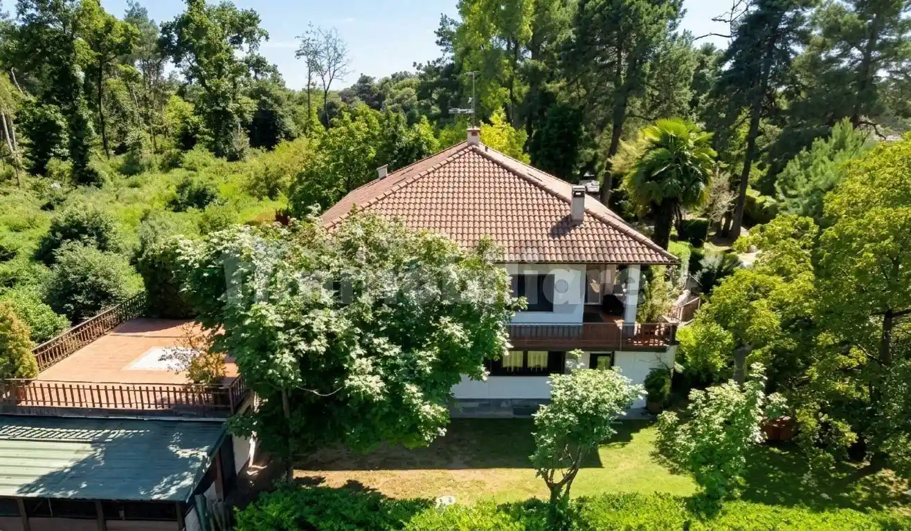 Villa in vendita a Agrate Conturbia