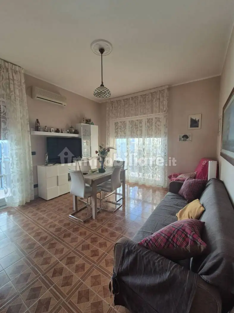 Appartamento in affitto a Soverato