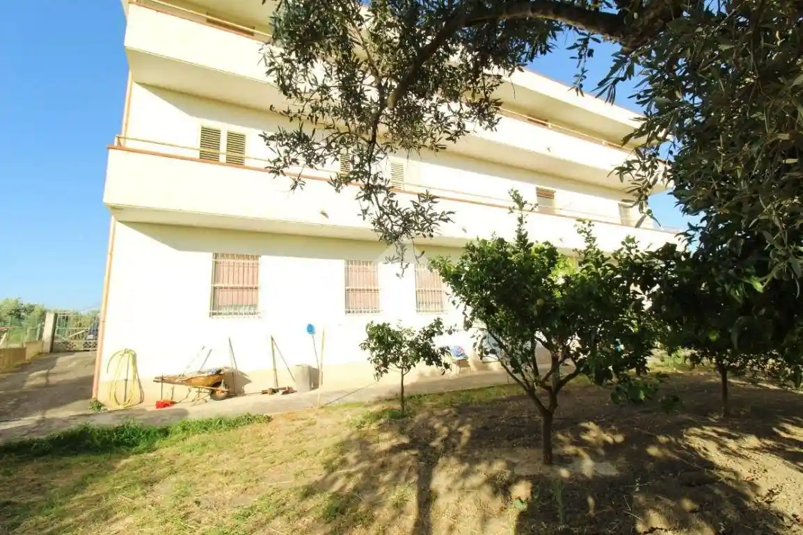 Palazzo - Edificio in vendita a Sellia Marina