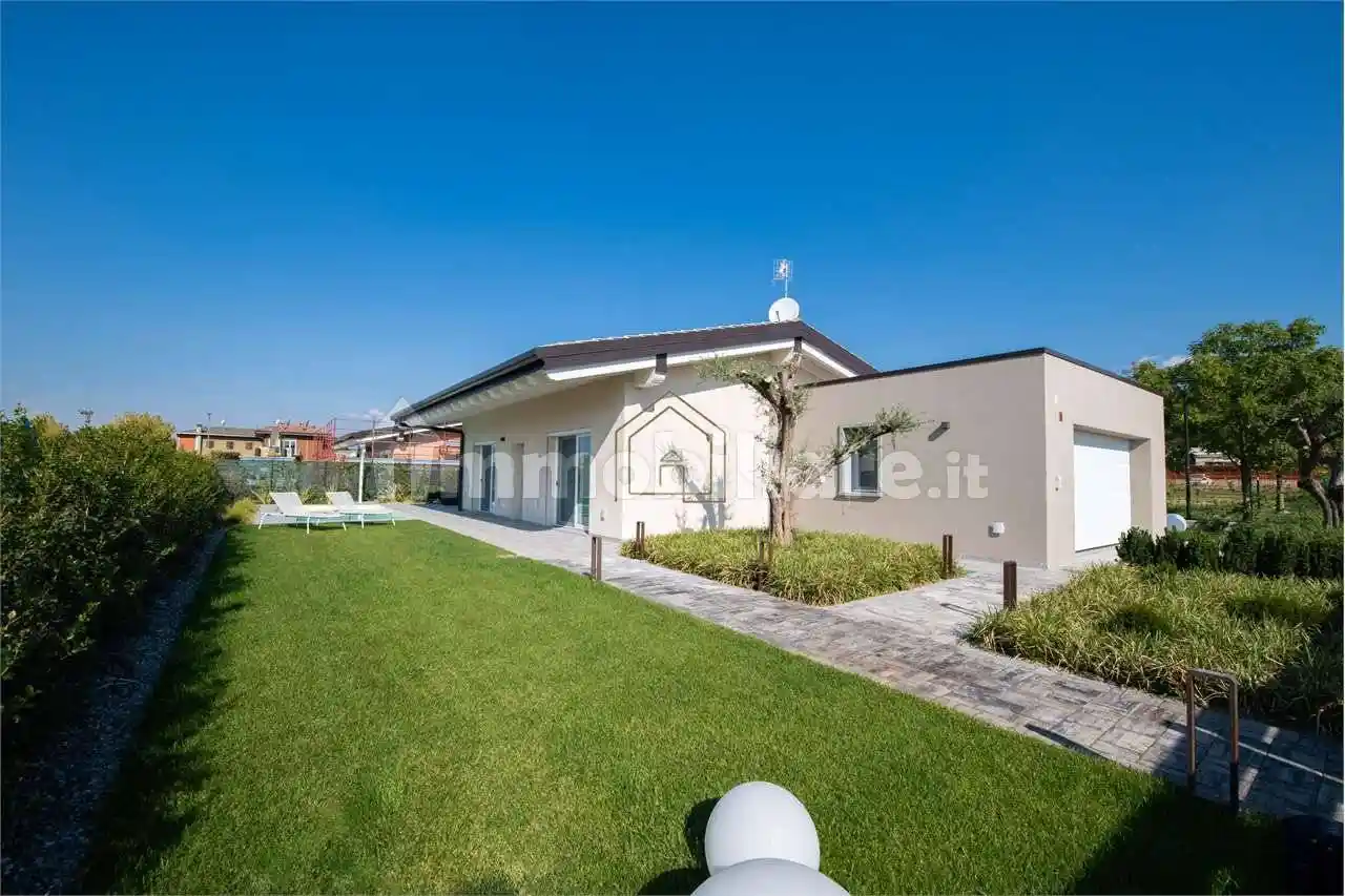 Villa in vendita a Soiano del Lago