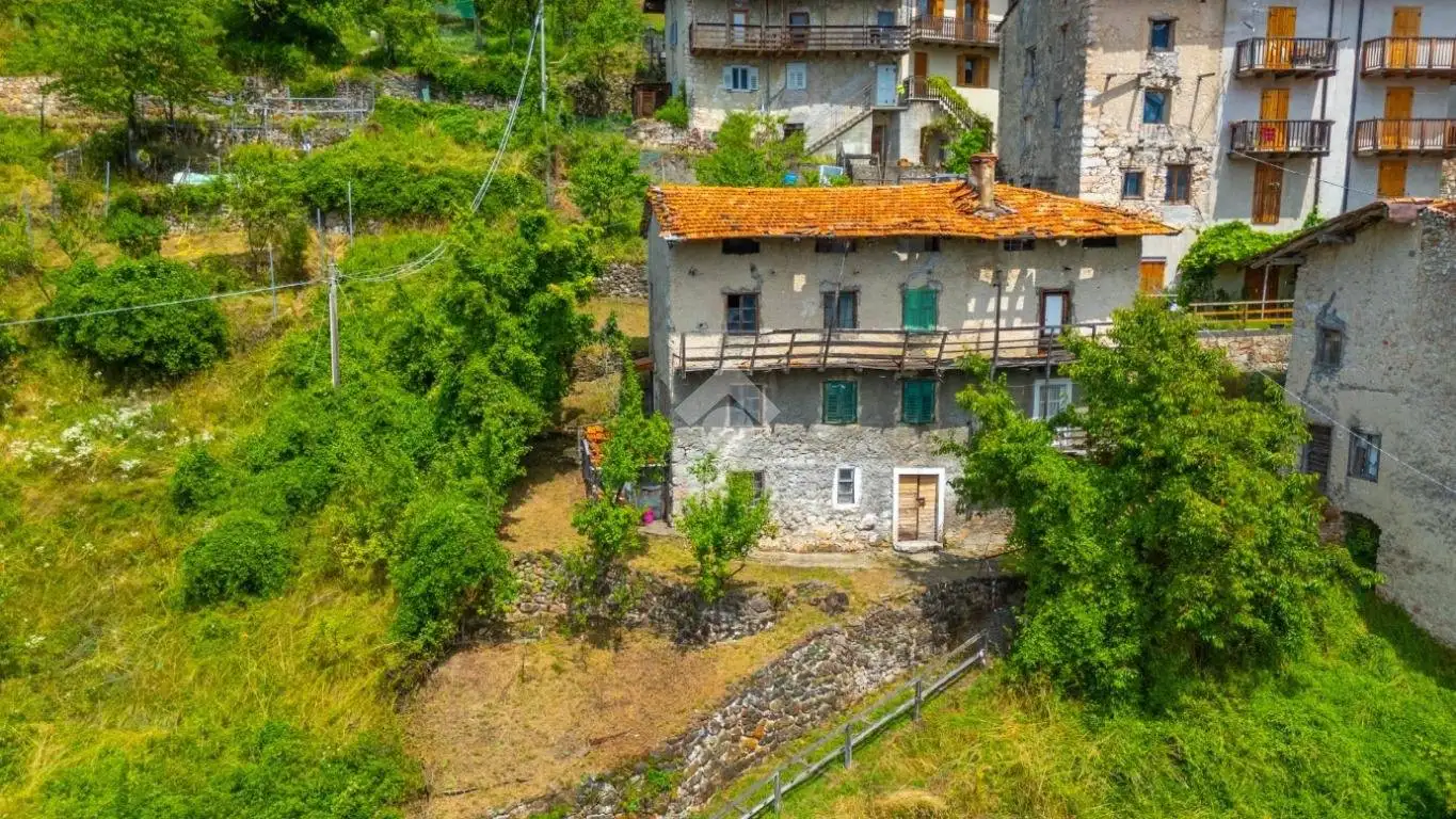 Casa indipendente in vendita a Terragnolo