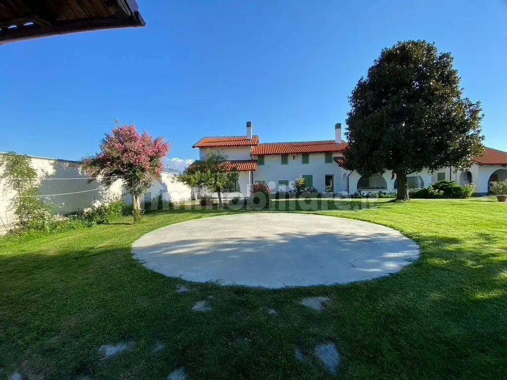 Casa indipendente in affitto a Crescentino