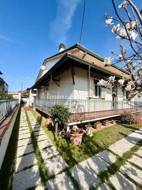 Casa indipendente in vendita a Camaiore