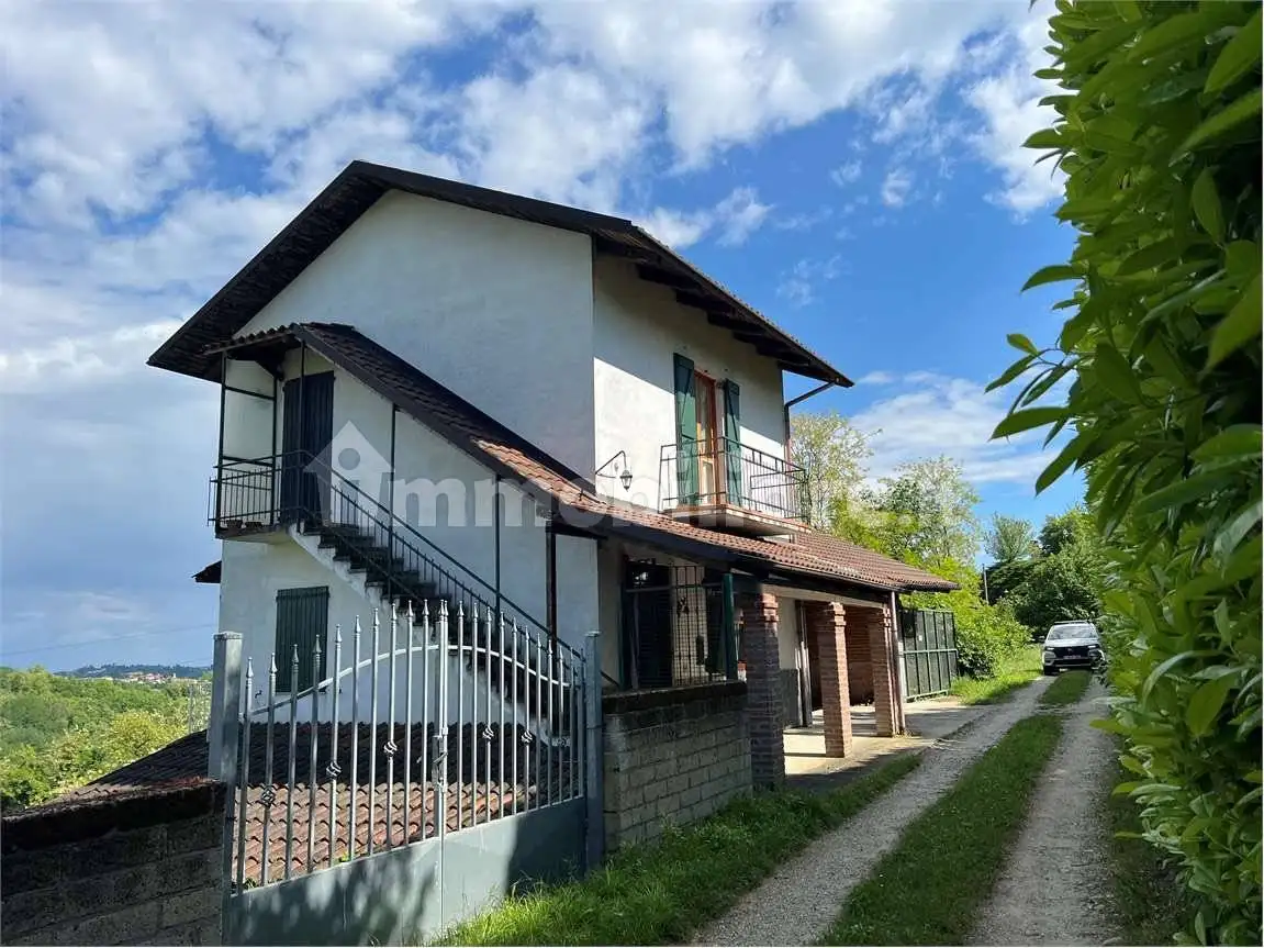 Casa indipendente in vendita a Camerano Casasco
